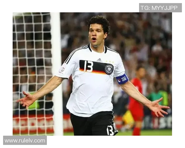 德国足球联赛中的胖子球星们：从身材偏胖到球场传奇的励志故事