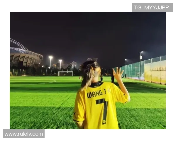 曾经风靡一时的足球美女球星现状如何 她们的球场与生活改变了什么 曾经风靡一时的足球美女球星现状如何 她们的球场与生活改变了什么