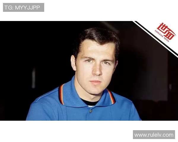 用英文全面介绍世界著名足球球星的生平与辉煌成就 用英文全面介绍世界著名足球球星的生平与辉煌成就